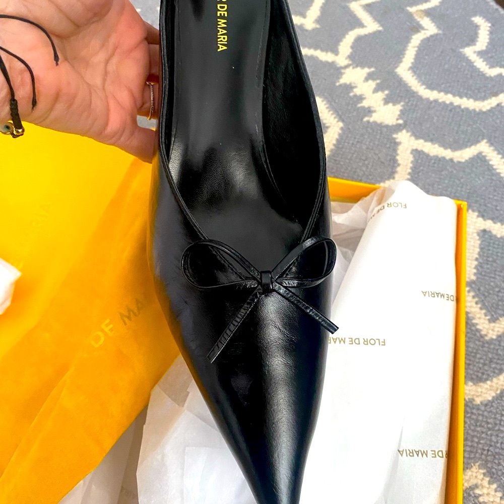 NEW Sleek Black Butter-soft  Leather Mules Flor de Maria size 8